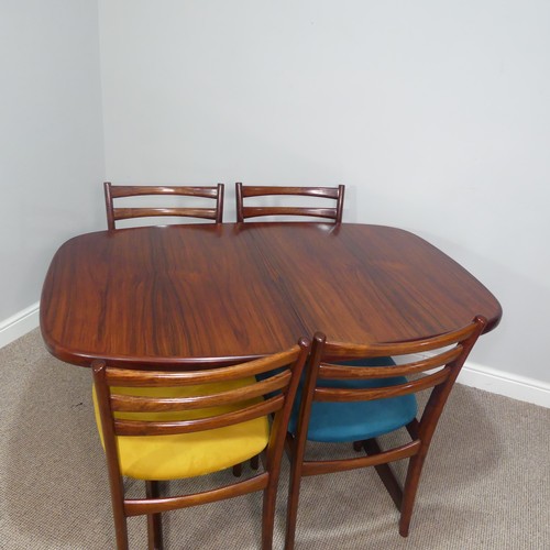 282 - Skovby: a mid 20thC Danish rosewood Dining Suite,  comprising an extending Dining Table, W 135cm (cl... 