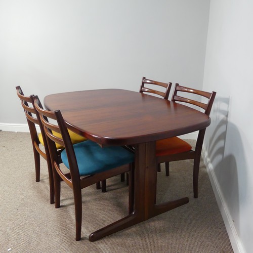 282 - Skovby: a mid 20thC Danish rosewood Dining Suite,  comprising an extending Dining Table, W 135cm (cl... 