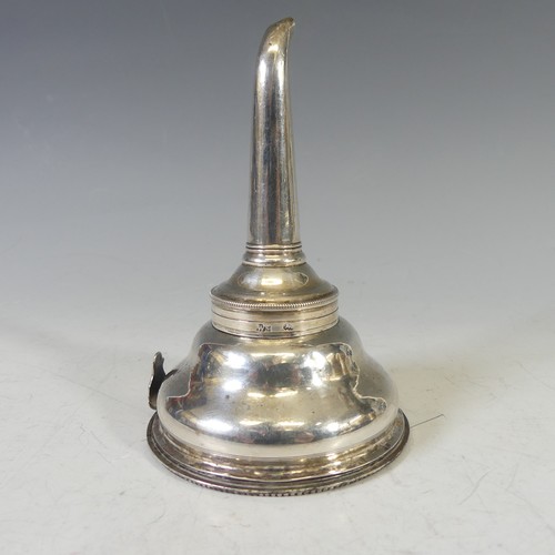 89 - A George III silver Wine Funnel, by William Sumner I, hallmarked London 1780, of traditional form, t... 