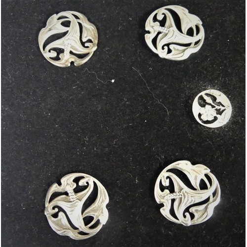 98 - A set of six Edwardian silver Buttons, by Reynolds & Westwood, hallmarked Birmingham 1901, in th... 