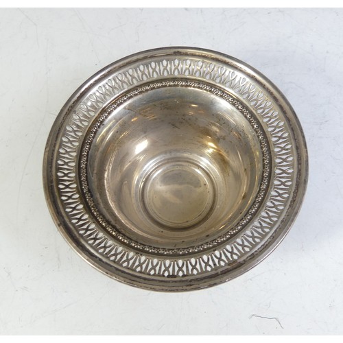 9 - An early 20thC American sterling silver Tazza, by The Sterling Silver MFG Co., Providence RI, of cir... 