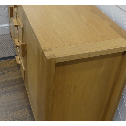 415 - A modern light oak art deco style John Lewis Side Board, with dovetail joints, W 165.5cm x H 88cm x ... 