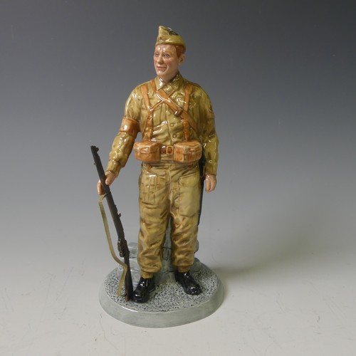 89 - A Royal Doulton limited edition figure of Home Guard, HN4494 (579/2500), with certificate of authent... 