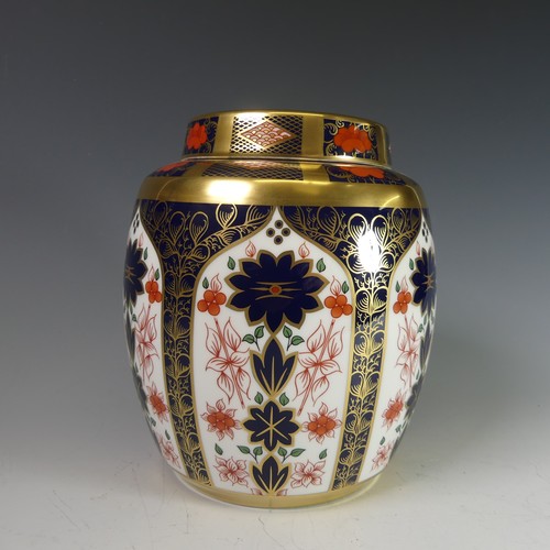 103 - A Royal Crown Derby 'Old Imari' pattern Ginger Jar, of medium size, pattern number 1128, with solid ... 