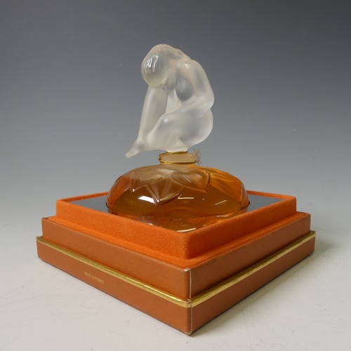 111 - A Lalique glass Scent Bottle 'Le Nu', from the Flacon Collection, 1996, limited edition with certifi... 