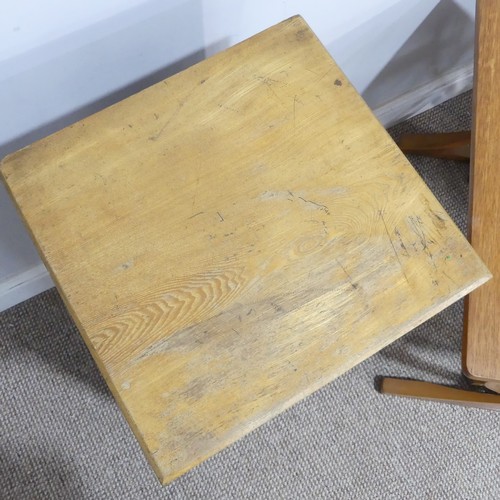 365 - A retro Nathan oak nest of three Tables of rounded rectangular form, W 61cm x D 33cm x H 51cm, toget... 