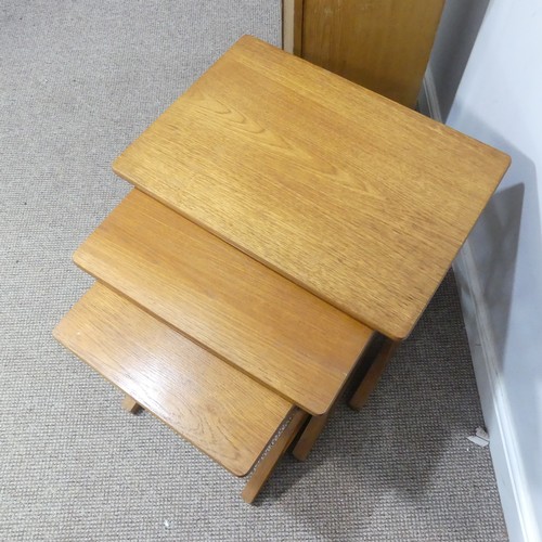 365 - A retro Nathan oak nest of three Tables of rounded rectangular form, W 61cm x D 33cm x H 51cm, toget... 