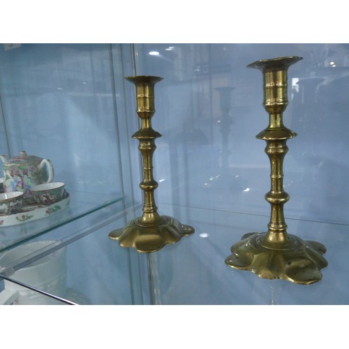 442 - A pair of George III brass Candlesticks, in the manner of William Lee of Birmingham, with lobed peta... 