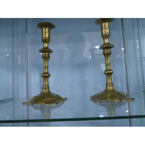 442 - A pair of George III brass Candlesticks, in the manner of William Lee of Birmingham, with lobed peta... 