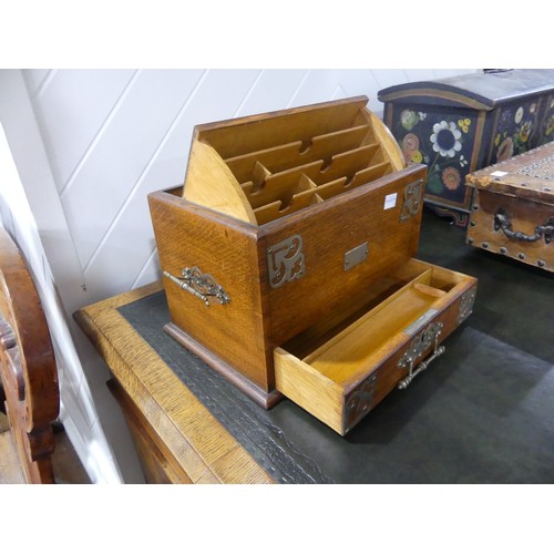 460 - An Edwardian oak Stationery Box, with front pull lower drawer operating rotating top letter rack, 31... 