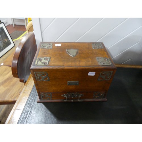 460 - An Edwardian oak Stationery Box, with front pull lower drawer operating rotating top letter rack, 31... 