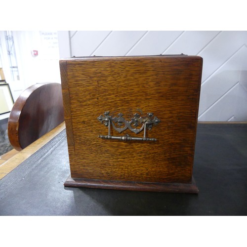 460 - An Edwardian oak Stationery Box, with front pull lower drawer operating rotating top letter rack, 31... 