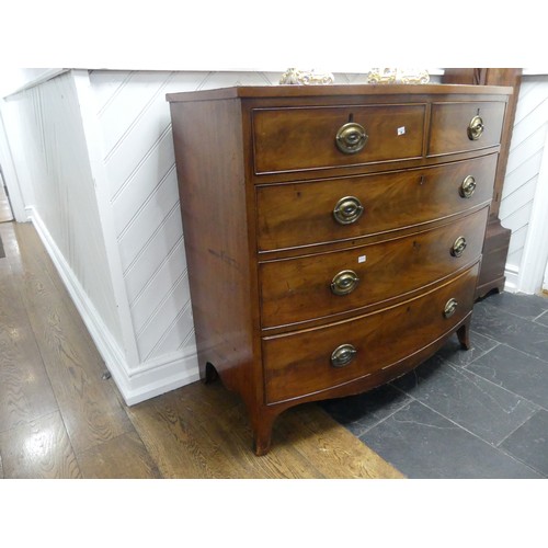 465 - A George III mahogany bow-front Chest of Drawers, with boxwood stringing and bracket feet, W: 108 x ... 