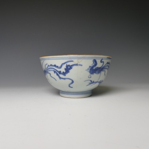 147 - An antique Chinese blue and white porcelain Bowl, with underglaze blue decoration of birds, with cha... 