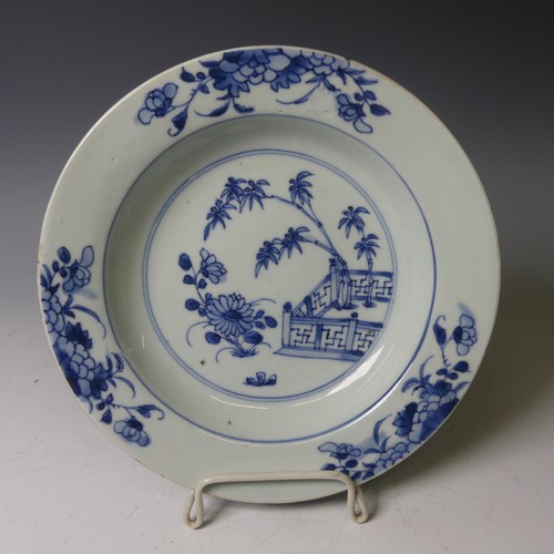 158 - An antique Chinese blue and white porcelain Plate, of octagonal form, with underglaze willow pattern... 