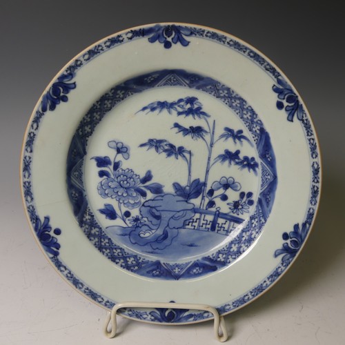 158 - An antique Chinese blue and white porcelain Plate, of octagonal form, with underglaze willow pattern... 