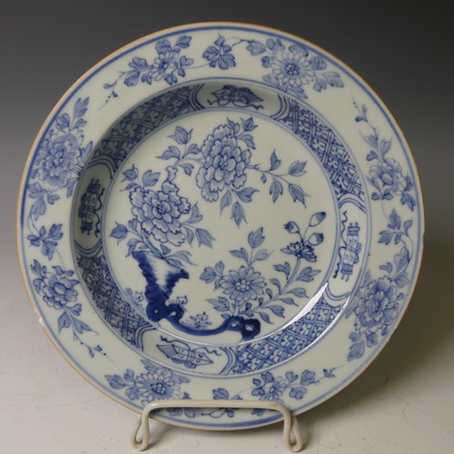 158 - An antique Chinese blue and white porcelain Plate, of octagonal form, with underglaze willow pattern... 