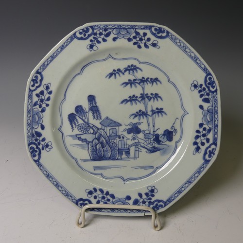 158 - An antique Chinese blue and white porcelain Plate, of octagonal form, with underglaze willow pattern... 