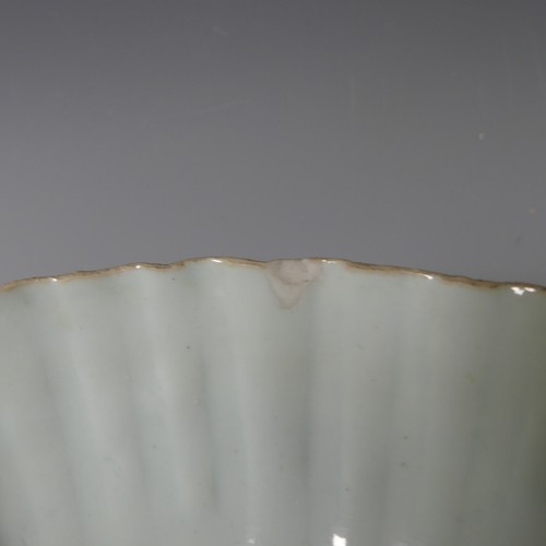 134 - An antique Chinese porcelain blue and white Bowl, with scalloped edge, depicting mountainous scenes,... 