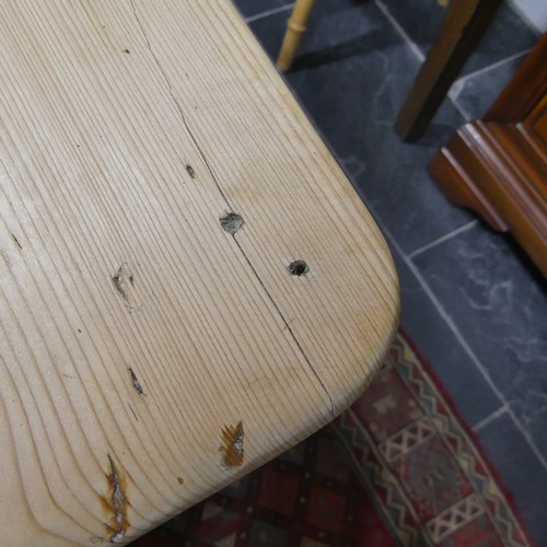 407 - A pine kitchen Table with six Chairs, only one frieze drawer present, W 136cm x H 77cm x D 76cm (tab... 