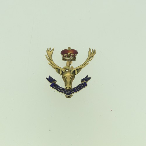 109 - A 9ct gold and enamel Regimental Crest Brooch, for the Seaforth Highlanders (Canada), 3.2cm long, 5.... 