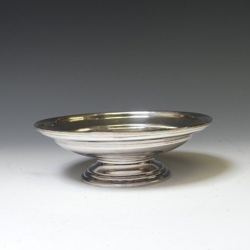 281 - A George VI silver pedestal Bowl, by Davies & Powers, hallmarked Birmingham 1945, of plain circu... 