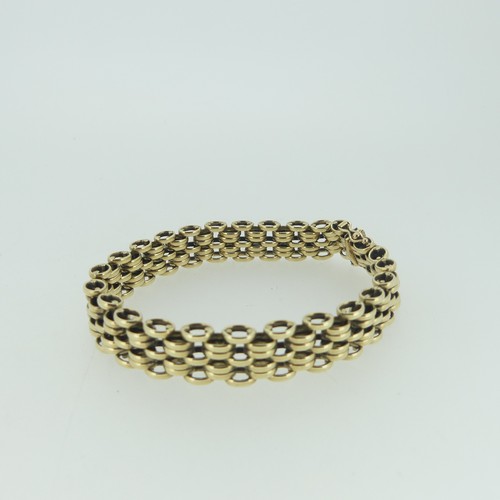 96 - A 9ct yellow gold bricklink Bracelet, with integral clasp, 19cm long, approx. weight 30.5g.... 