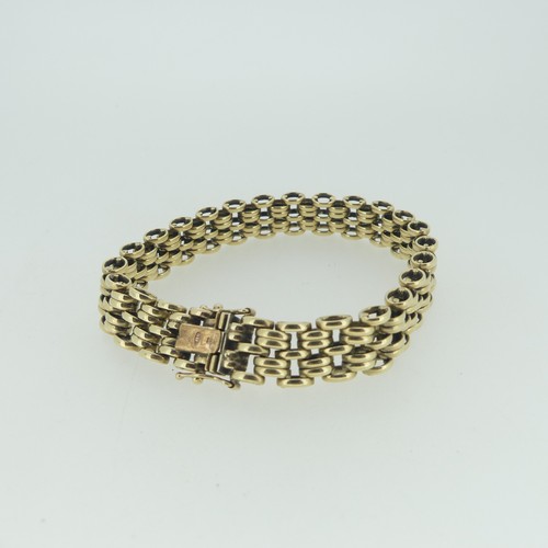 96 - A 9ct yellow gold bricklink Bracelet, with integral clasp, 19cm long, approx. weight 30.5g.... 