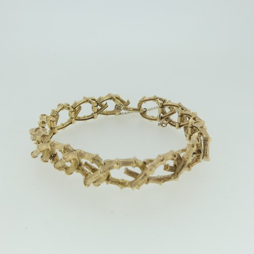 98 - A 9ct yellow gold Bracelet, formed of conjoined textured open loops, with bolt ring clasp, 19cm long... 