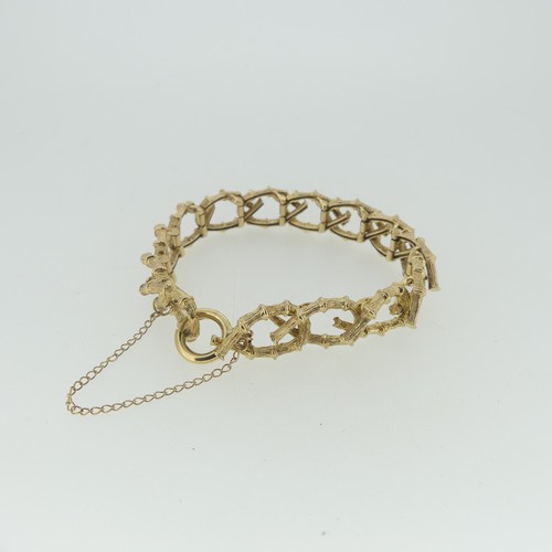 98 - A 9ct yellow gold Bracelet, formed of conjoined textured open loops, with bolt ring clasp, 19cm long... 