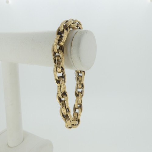 99 - A 9ct yellow gold Bracelet, by Uno-a-Erre, formed of engraved oval links, with clip fastening, 21cm ... 