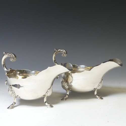 318 - A pair of early Victorian silver Sauce Boats, by Edward, Edward junior, John & William Barnard, ... 