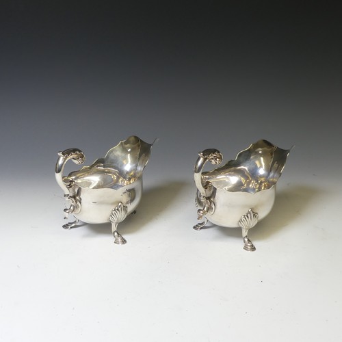 318 - A pair of early Victorian silver Sauce Boats, by Edward, Edward junior, John & William Barnard, ... 