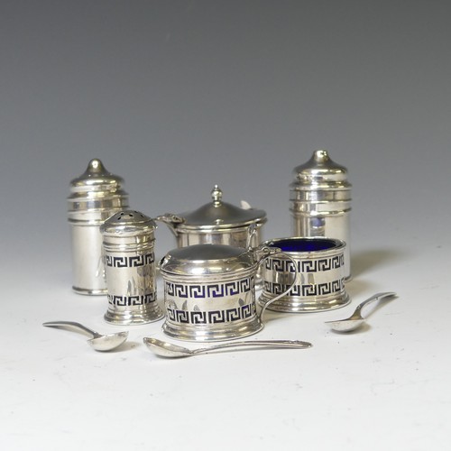 323 - A small George V silver three piece Cruet set, by Northern Goldsmiths Co., hallmarked Birmingham, 19... 