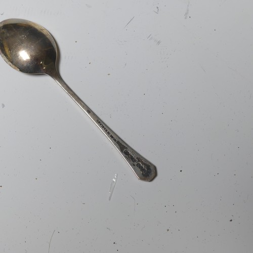 324 - A cased Elizabeth II silver Spoon, by Francis Howard Ltd., hallmarked Sheffield 1979, Hanoverian rat... 