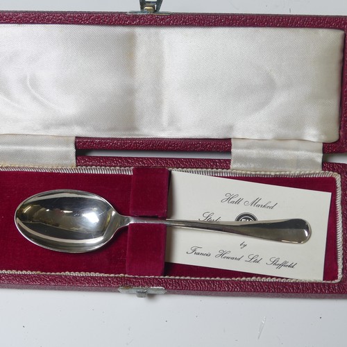 324 - A cased Elizabeth II silver Spoon, by Francis Howard Ltd., hallmarked Sheffield 1979, Hanoverian rat... 