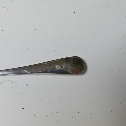 324 - A cased Elizabeth II silver Spoon, by Francis Howard Ltd., hallmarked Sheffield 1979, Hanoverian rat... 