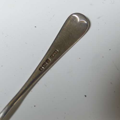 324 - A cased Elizabeth II silver Spoon, by Francis Howard Ltd., hallmarked Sheffield 1979, Hanoverian rat... 