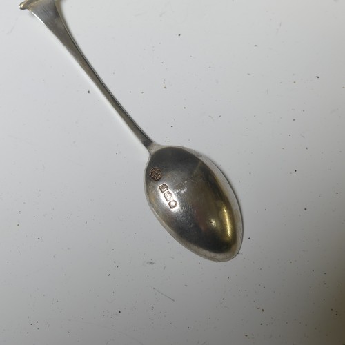 324 - A cased Elizabeth II silver Spoon, by Francis Howard Ltd., hallmarked Sheffield 1979, Hanoverian rat... 