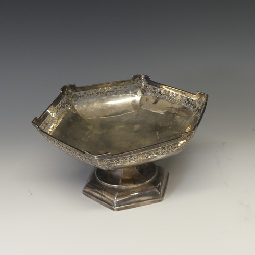 334 - A George V silver Tazza, by Walker & Hall, hallmarked Sheffield, 1913, of hexagonal form with fo... 