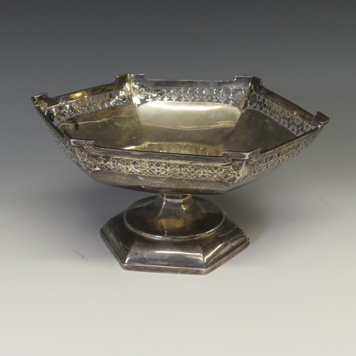 334 - A George V silver Tazza, by Walker & Hall, hallmarked Sheffield, 1913, of hexagonal form with fo... 