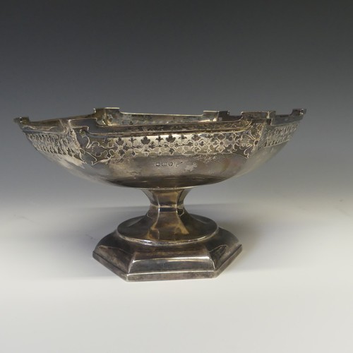 334 - A George V silver Tazza, by Walker & Hall, hallmarked Sheffield, 1913, of hexagonal form with fo... 