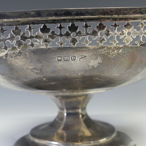 334 - A George V silver Tazza, by Walker & Hall, hallmarked Sheffield, 1913, of hexagonal form with fo... 