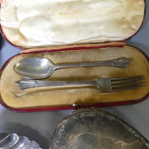 347 - A cased Victorian silver Spoon and Fork, by Francis Higgins III, hallmarked London 1900, in Mappin &... 