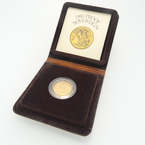 236 - An Elizabeth II gold proof Sovereign, dated 1981, in presentation case.