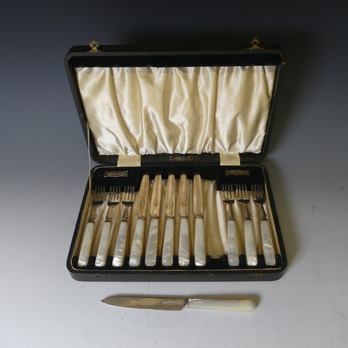 351 - A cased set of George V silver Dessert Knives and Forks, by Viner's Ltd., hallmarked Sheffield, 1932... 