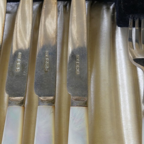 351 - A cased set of George V silver Dessert Knives and Forks, by Viner's Ltd., hallmarked Sheffield, 1932... 