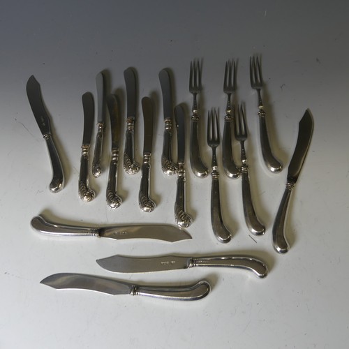 352 - A set of five Edwardian silver Fish Knives and Forks, by Goldsmiths & Silversmiths Co Ltd., hall... 