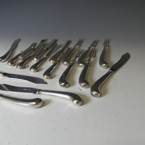 352 - A set of five Edwardian silver Fish Knives and Forks, by Goldsmiths & Silversmiths Co Ltd., hall... 