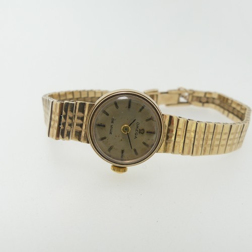 205 - A 9ct yellow gold Omega de Ville lady's Wristwatch, the circular dial with Swiss 17-jewels movement,... 